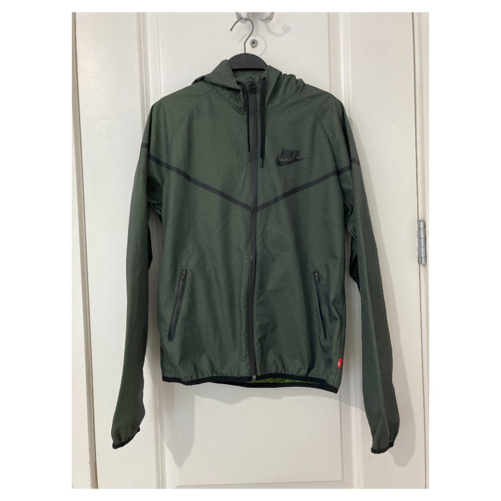 50% off bundles! Nike waterproof Running Jacket